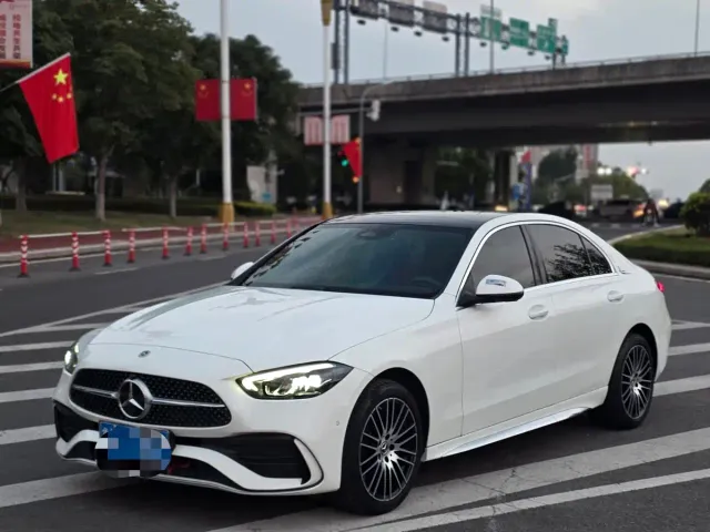 Фотография автомобиля — Mercedes-Benz C-Class