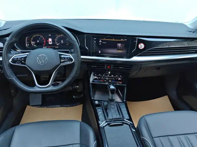 Volkswagen Passat — Фото автомобиля 12