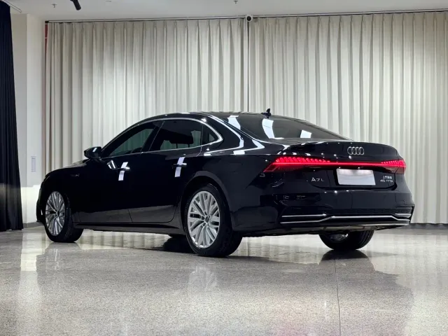 Audi A7L — Фото автомобиля 16
