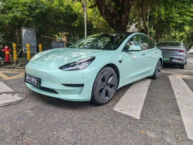 Фотография автомобиля — Tesla Model 3