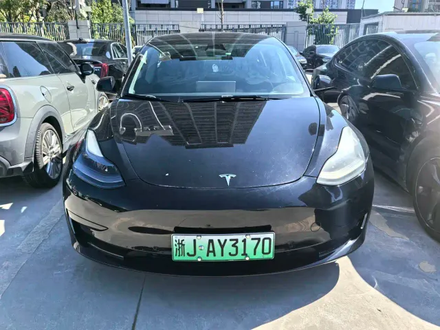Tesla Model 3 — Фото автомобиля 3