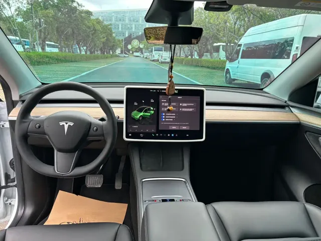 Tesla Model Y — Фото автомобиля 6