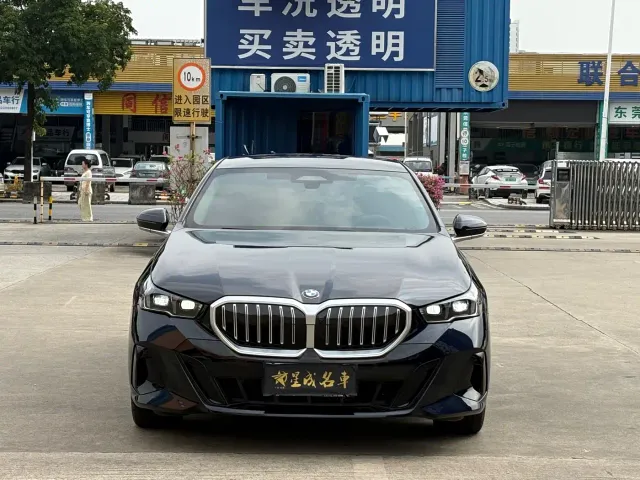 BMW 5 Series — Фото автомобиля 2