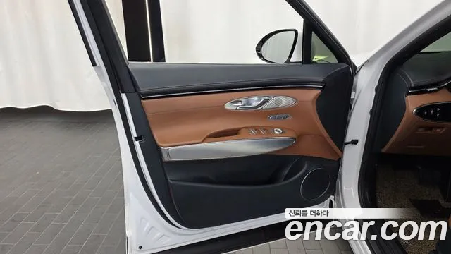 Genesis GV70 — Фото автомобиля 24