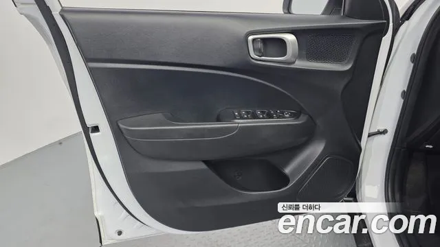 Hyundai Venue — Фото автомобиля 13