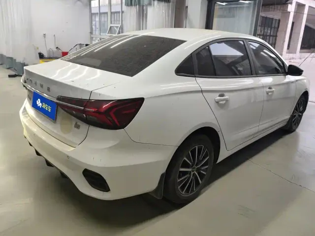 Roewe i5 — Фото автомобиля 3
