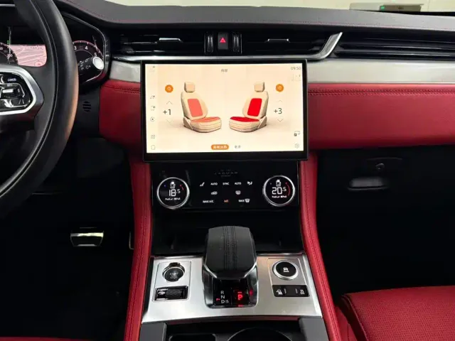 Jaguar F-Pace — Фото автомобиля 10