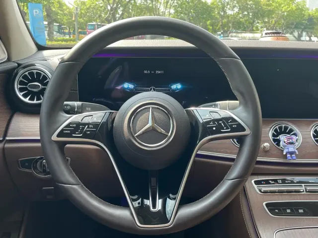 Mercedes-Benz E-Class — Фото автомобиля 18