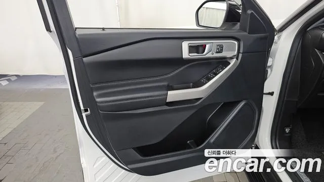 Ford Explorer — Фото автомобиля 24