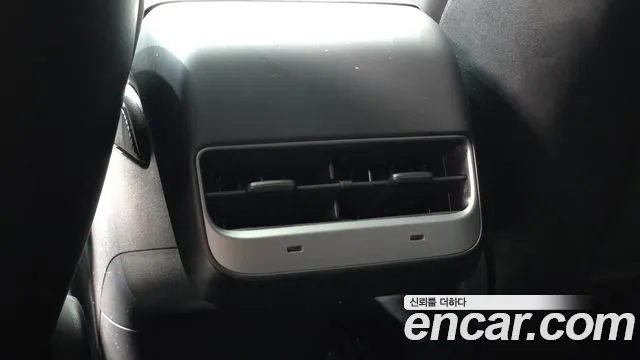 Tesla Model Y — Фото автомобиля 28