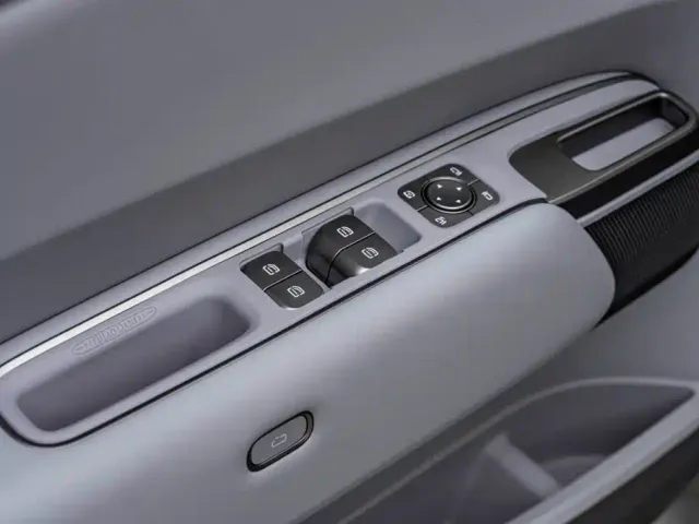 Li Auto L8 — Фото автомобиля 16