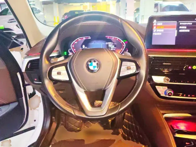 BMW 5 Series — Фото автомобиля 11