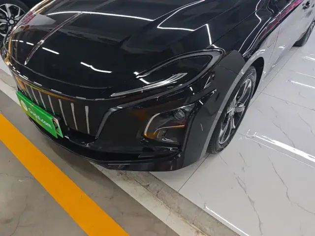 Hongqi E-QM5 — Фото автомобиля 23