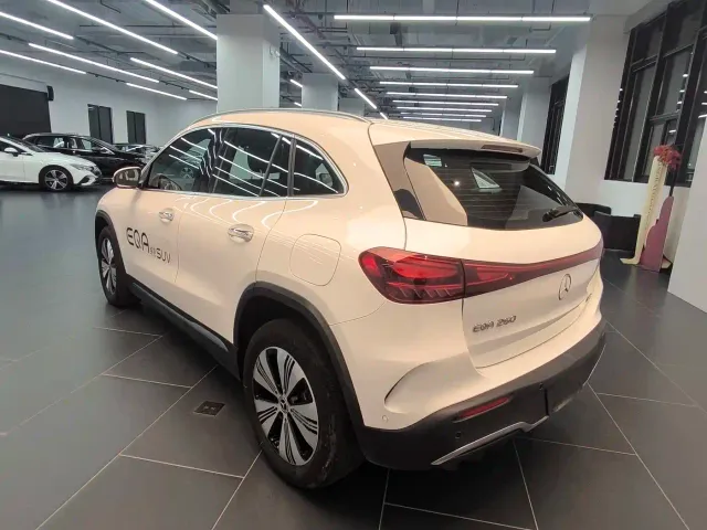 Mercedes-Benz EQA — Фото автомобиля 4