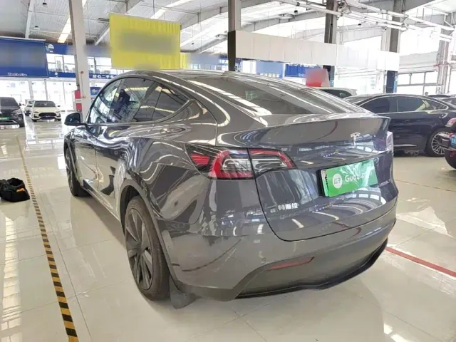 Tesla Model Y — Фото автомобиля 4
