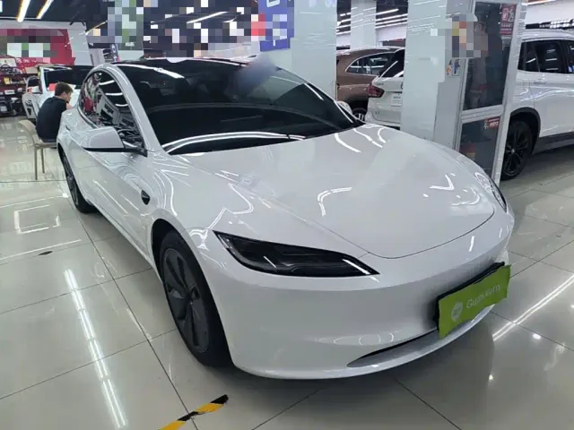 Tesla Model 3 — Фото автомобиля 3