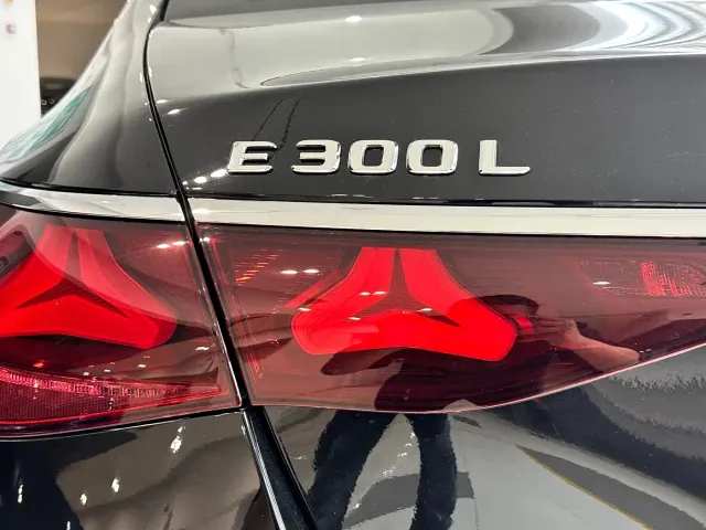 Mercedes-Benz E-Class — Фото автомобиля 16