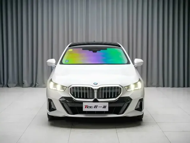 BMW 5 Series — Фото автомобиля 2