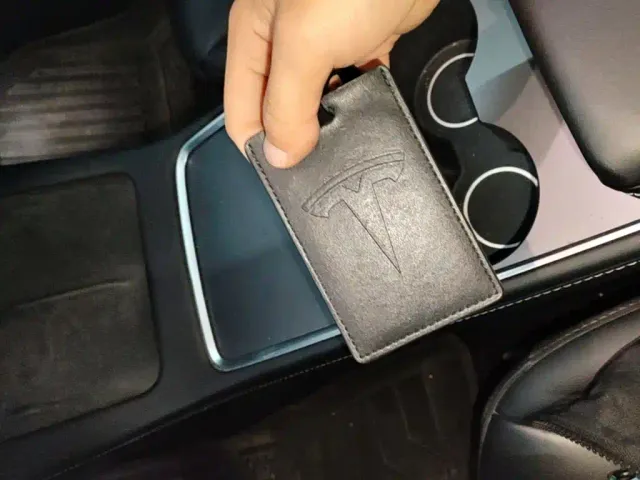 Tesla Model 3 — Фото автомобиля 8