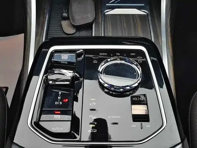 BMW 7 Series — Фото автомобиля 14