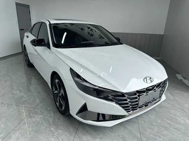 Hyundai Elantra — Фото автомобиля 3