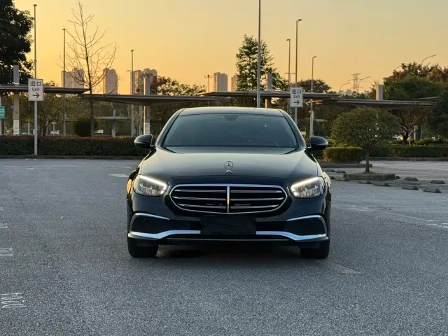 Mercedes-Benz E-Class — Фото автомобиля 2