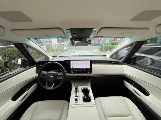 Lexus LM — Фото автомобиля 21