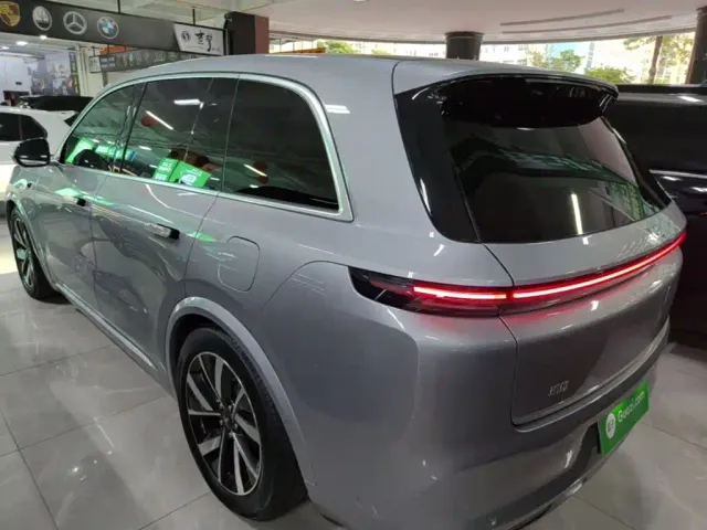 Li Auto L8 — Фото автомобиля 4