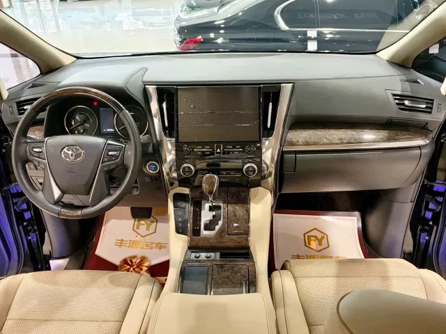 Toyota Vellfire — Фото автомобиля 14