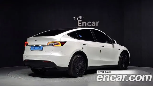 Tesla Model Y — Фото автомобиля 2