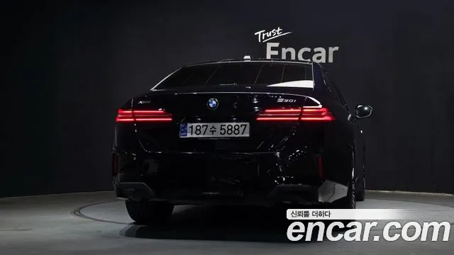 BMW 5-Series 5 серия (G60) 530i xDrive M Sport — Фото автомобиля 4