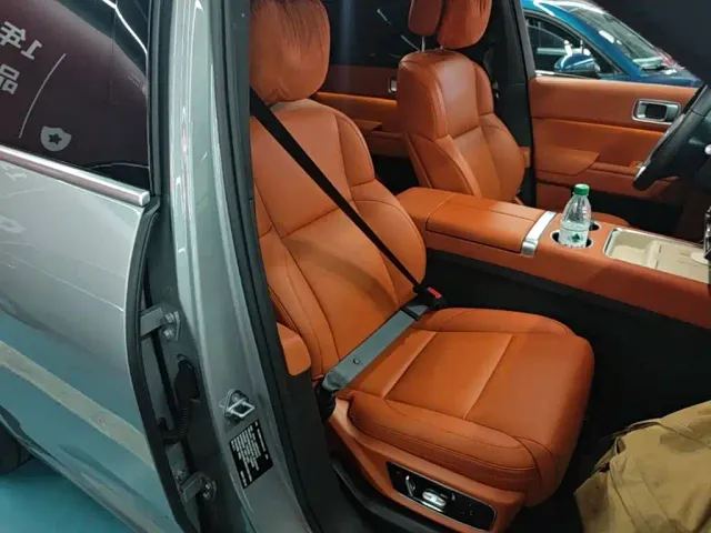 Li Auto L7 — Фото автомобиля 24