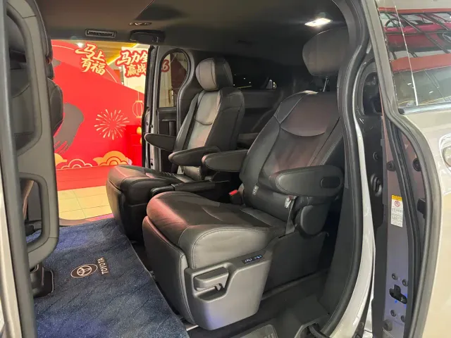 Toyota Sienna — Фото автомобиля 14