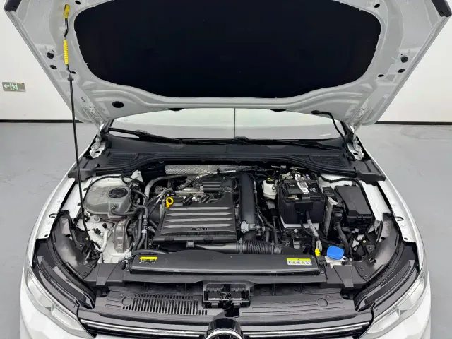 Volkswagen Golf — Фото автомобиля 16