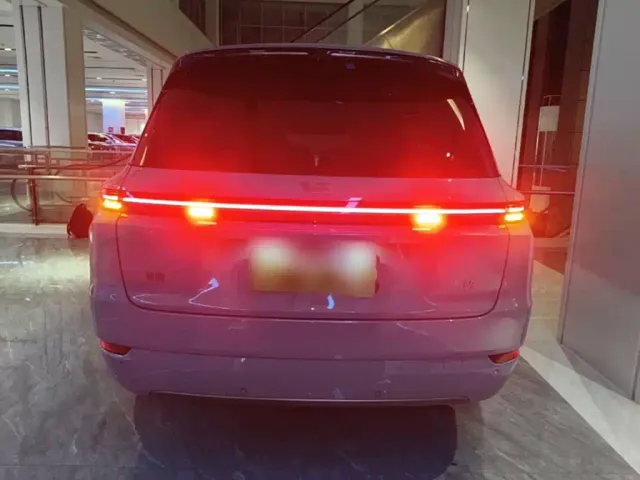 Li Auto L9 — Фото автомобиля 5