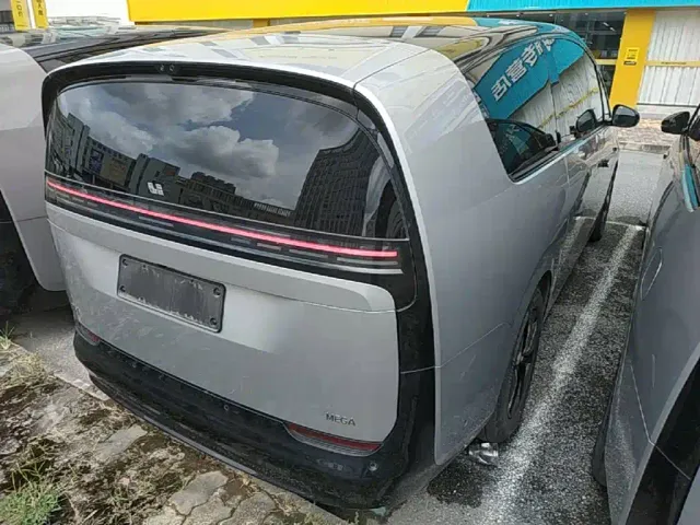Li Auto MEGA — Фото автомобиля 6