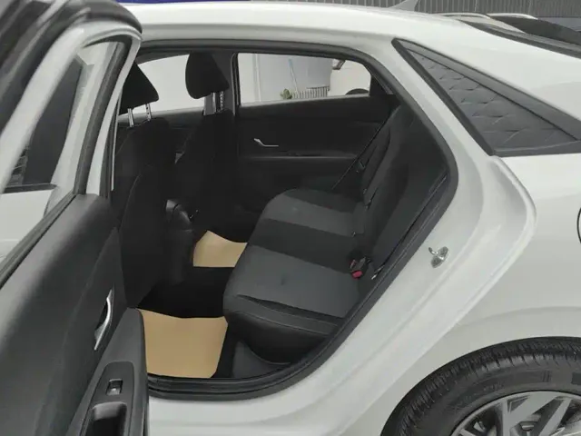 Hyundai Elantra — Фото автомобиля 11
