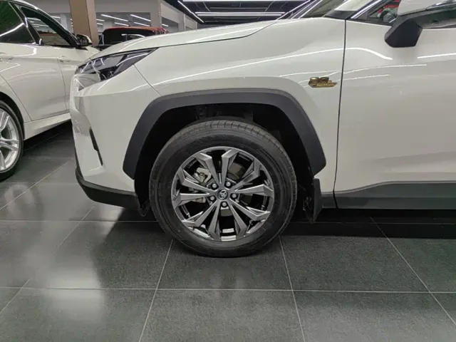 Toyota RAV4 — Фото автомобиля 22