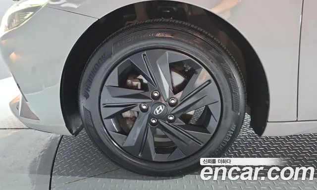 Hyundai Avante CN7 — Фото автомобиля 5
