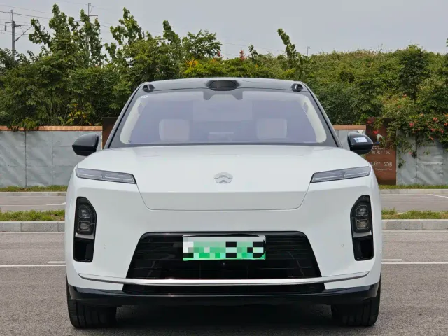 Nio ES8 — Фото автомобиля 3
