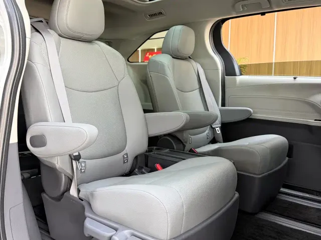 Toyota Granvia — Фото автомобиля 11