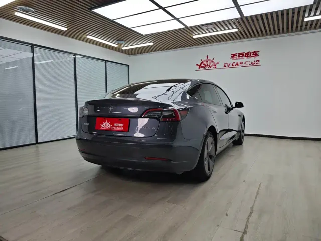 Tesla Model 3 — Фото автомобиля 5