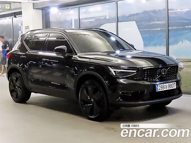 Фотография автомобиля — Volvo XC40