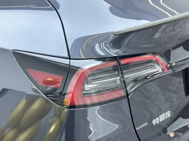 Tesla Model Y — Фото автомобиля 12