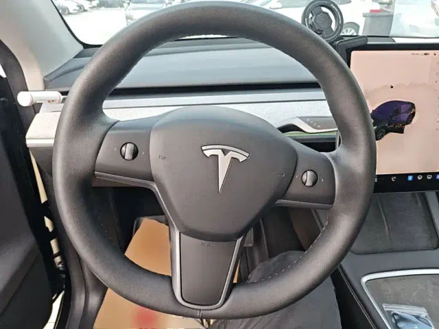 Tesla Model Y — Фото автомобиля 10