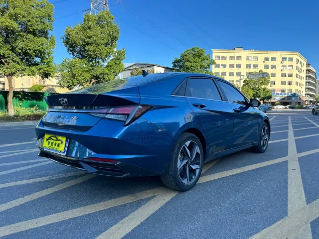 Hyundai Elantra — Фото автомобиля 5