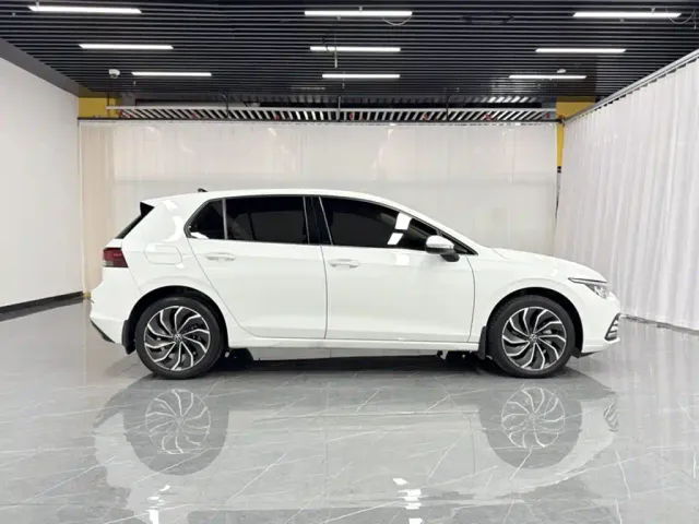 Volkswagen Golf — Фото автомобиля 8
