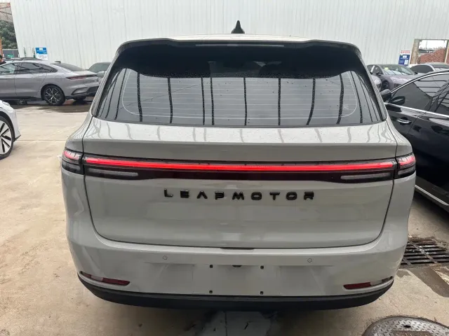Leapmotor C10 — Фото автомобиля 10