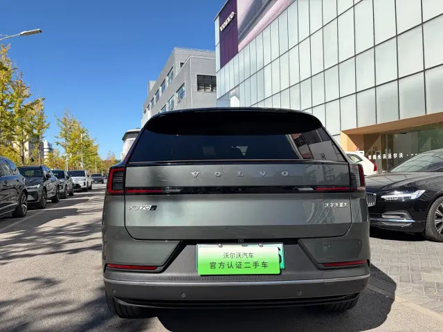 Volvo XC70 Plug-in Hybrid — Фото автомобиля 6