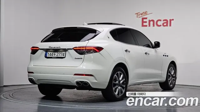 Maserati Levante — Фото автомобиля 2